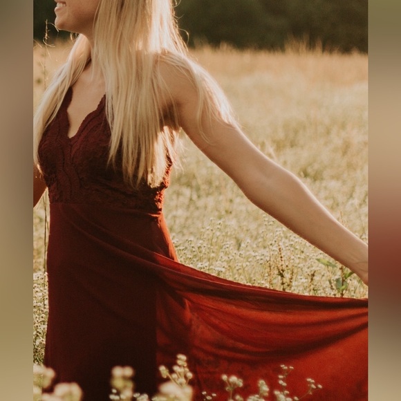 Lulu's Burgundy Lace Maxi Dress - Picture 5 of 5